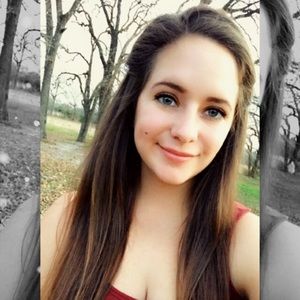 Meet your Posher, Claudia